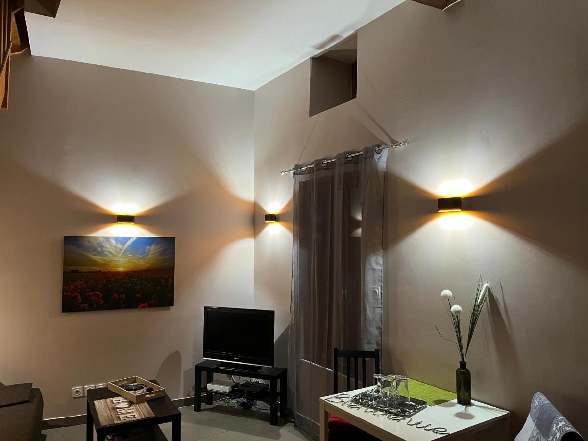 Le Charles IX Apartment Roussillon  ภายนอก รูปภาพ