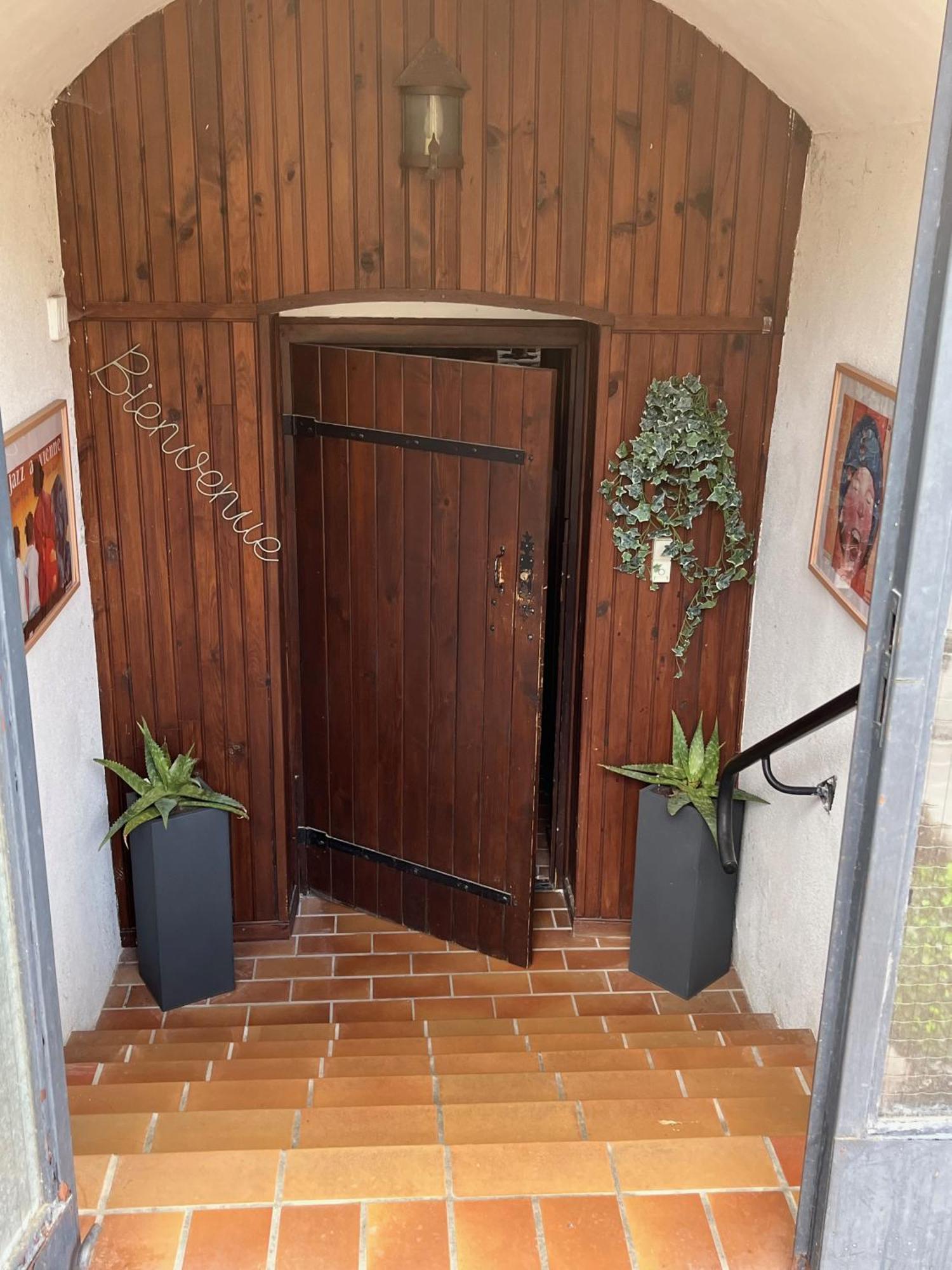 Le Charles IX Apartment Roussillon  ภายนอก รูปภาพ