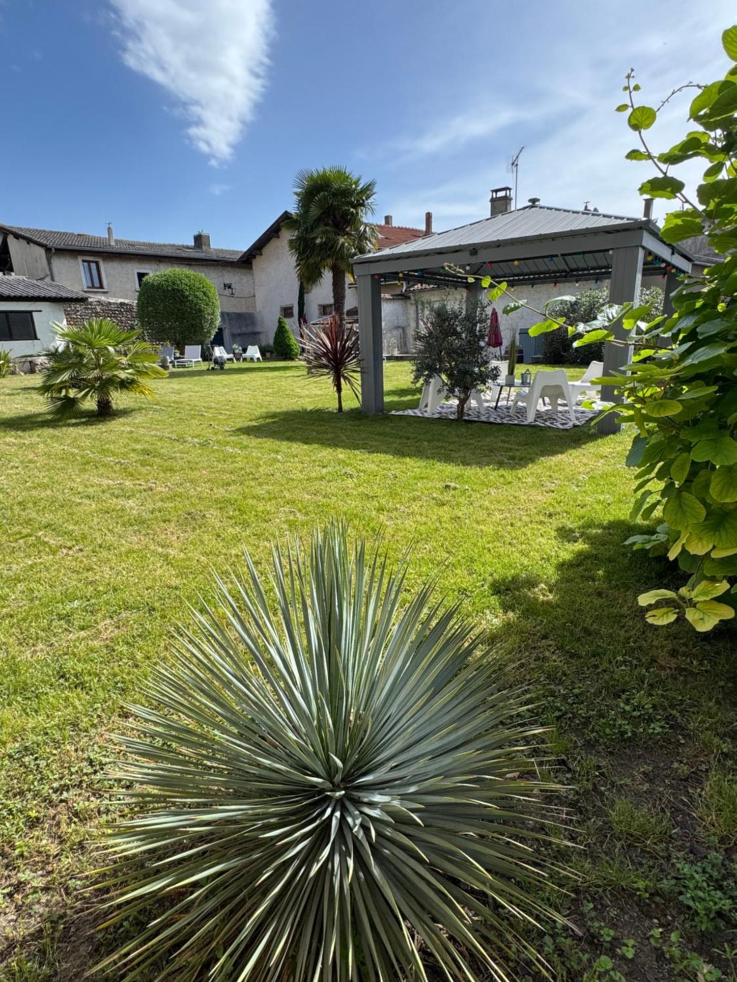 Le Charles IX Apartment Roussillon  ภายนอก รูปภาพ